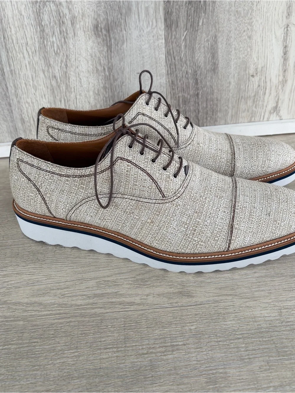 Lorens Lace Up Oxford Derby Mens 44 Beige White Preppy NWOT Quiet Luxury